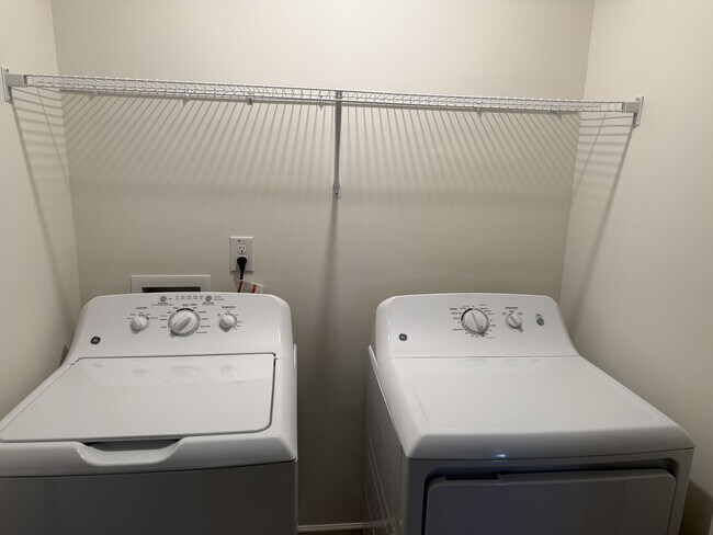 Building Photo - 1583 Salem Dr