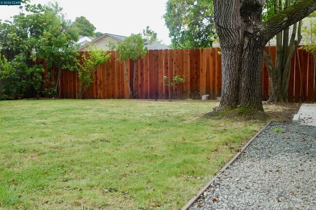 Building Photo - 609 Maureen Ln