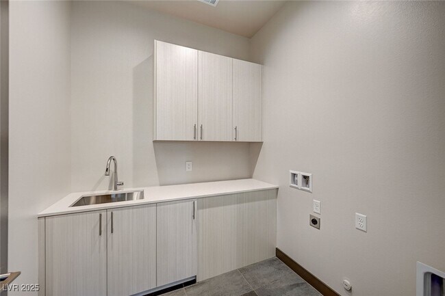 Building Photo - 124 Still Shrs St