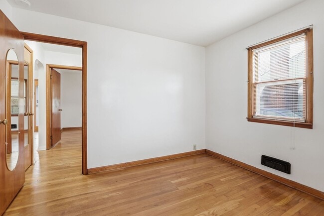 Building Photo - Charming 2-Bedroom Single Family Home Near S High St