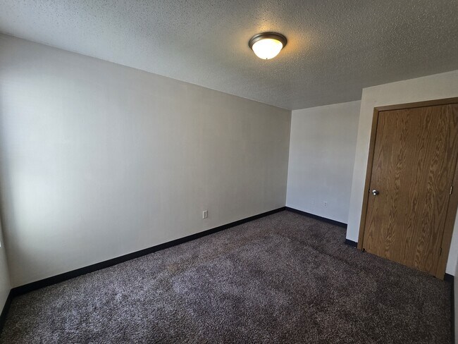 Building Photo - 60 Miller Ave SW