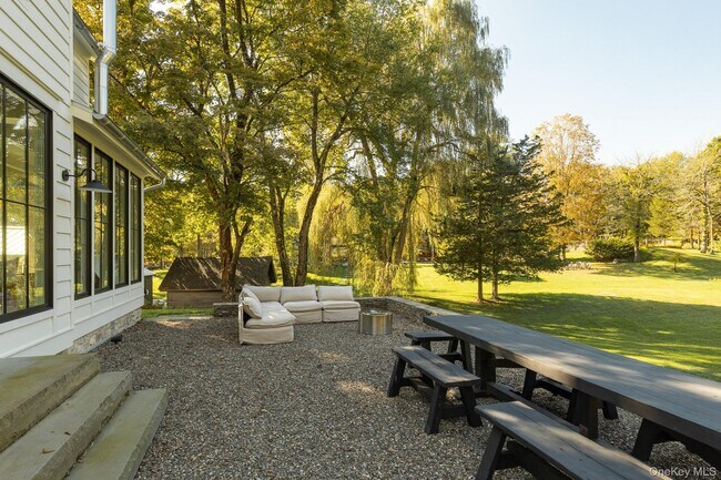 Building Photo - 4-6 Old Primrose Hill Rd