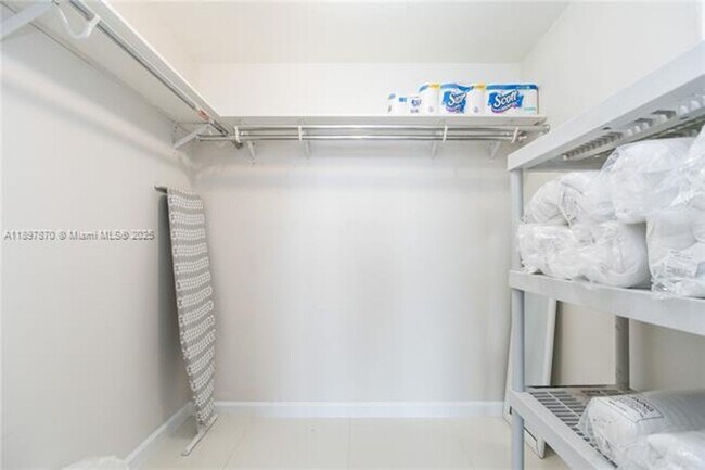 Building Photo - 485 Brickell Ave