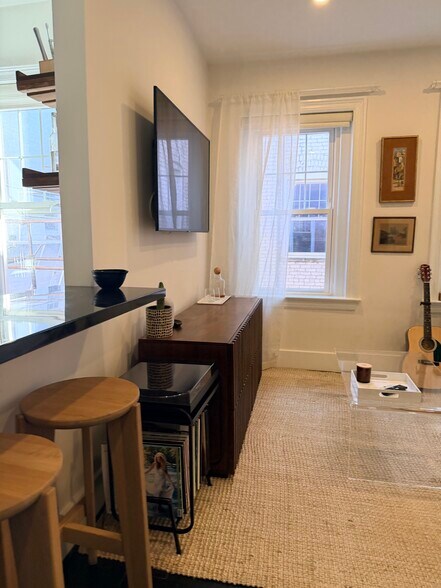 Building Photo - 1332 15th St NW