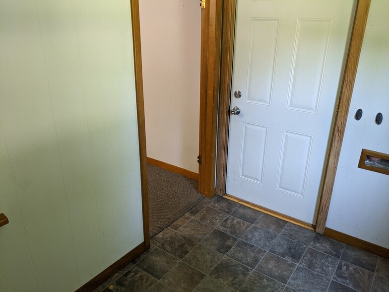 Building Photo - 406 11th St NE