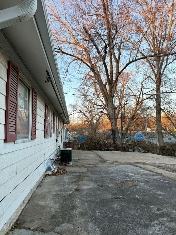 Building Photo - 523 N 82 St