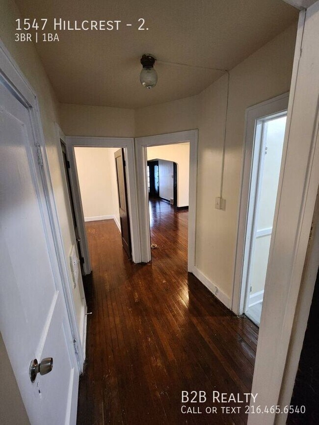 Building Photo - 1547 Hillcrest-2.