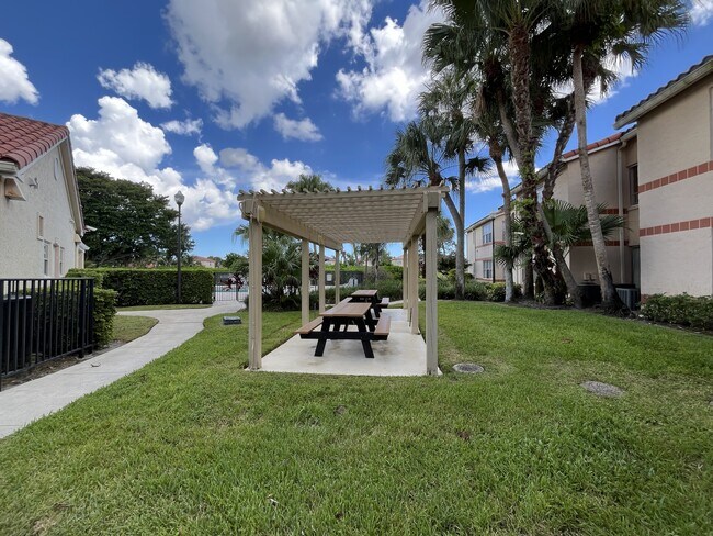 Building Photo - 3360 Pinewalk Dr N