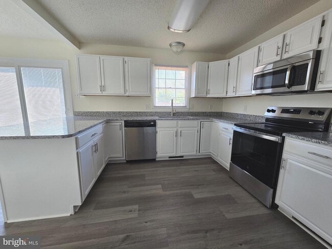 Building Photo - 23 Lordship Ln