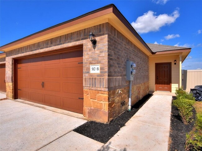 Building Photo - 517 Jack Rabbit Ln