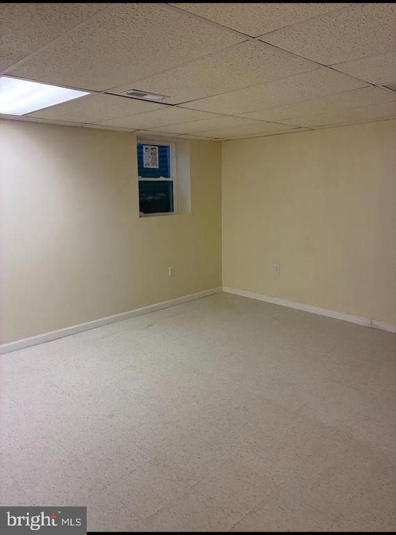 Building Photo - 7213 Adelphi Rd