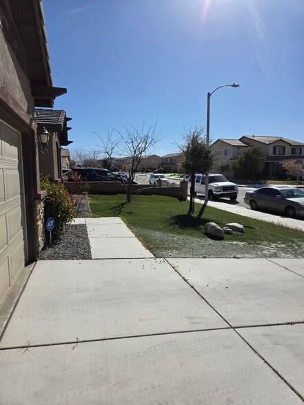 Building Photo - 14245 Tierra Del Sur St