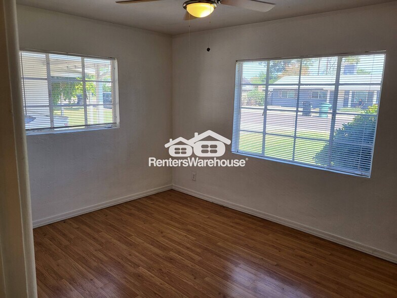 Building Photo - 1341 E Hall St