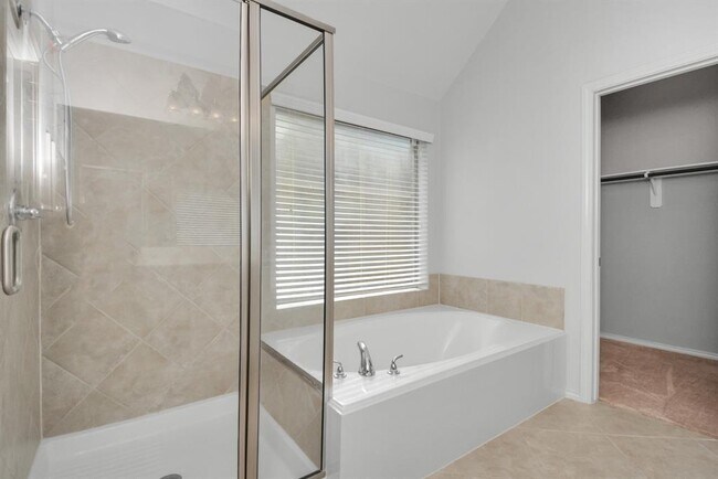 Building Photo - 2823 Woodland Glen Ln