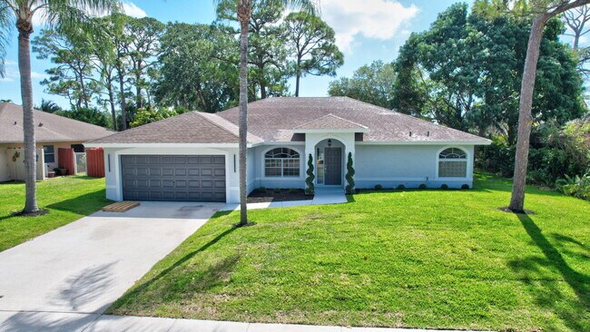 Building Photo - 915 Sunflower Ave