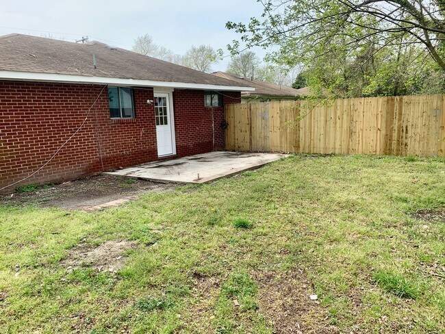Building Photo - Woodview Avenue (314 and 316)