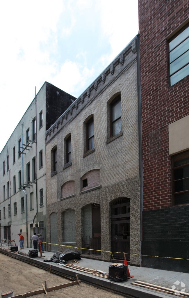 Building Photo - 10 Beckett