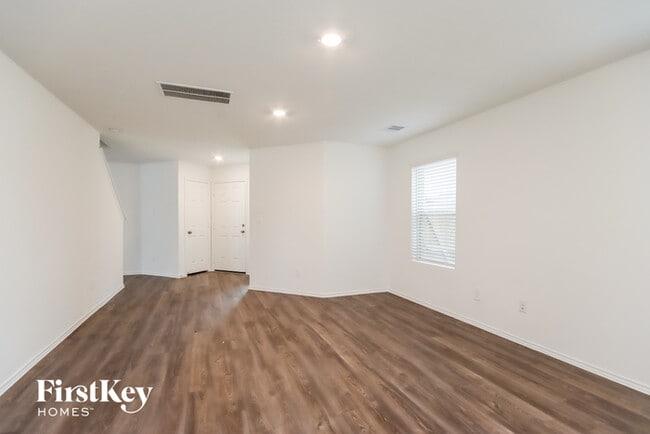 Building Photo - 3731 Solanum Dr