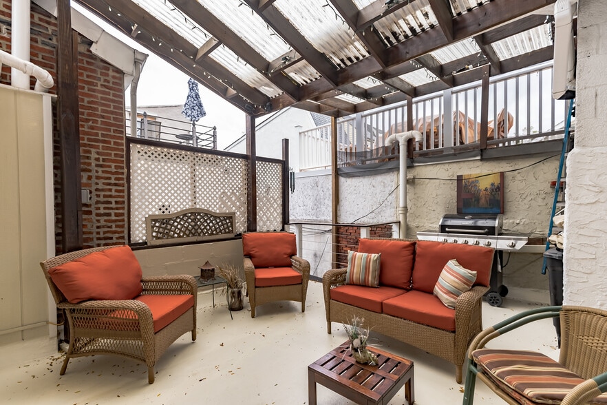 Patio - 807 E Passyunk Ave