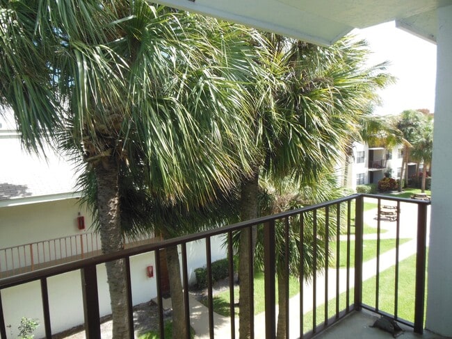 Building Photo - TWO BEDROOM TWO BATHROOM! WATERFRONT COMMUNITY