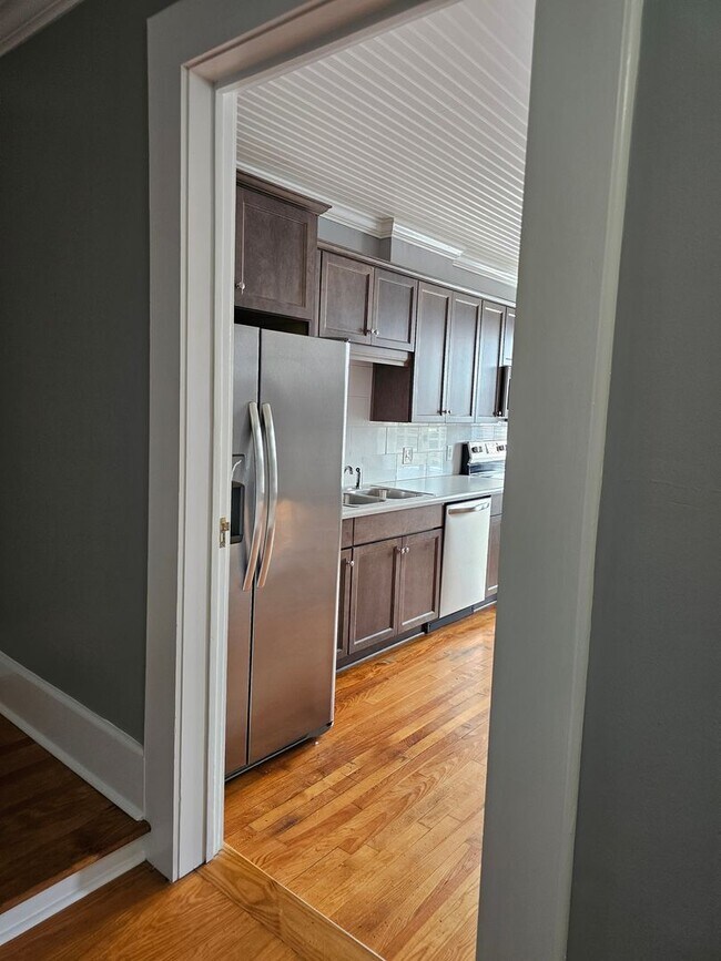 Building Photo - 103 E Main St