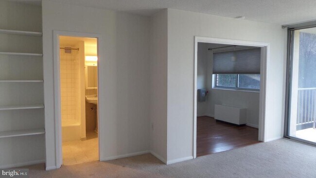 Building Photo - 2059 Huntington Ave