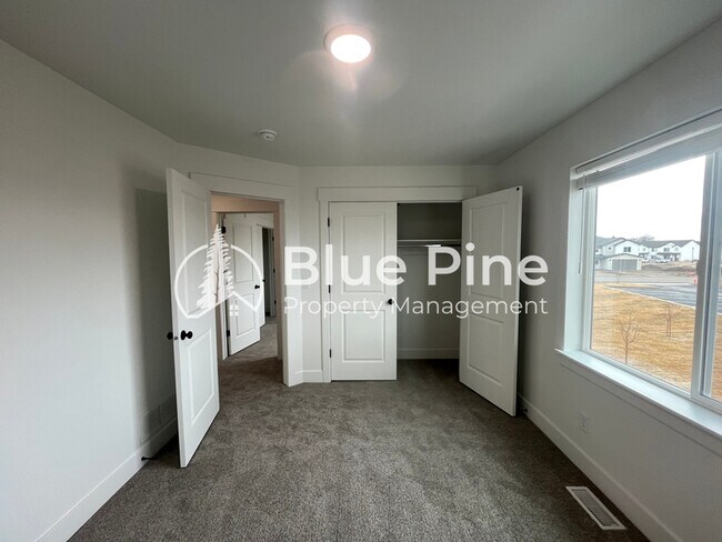 Building Photo - 1195 E Jaylee Dr