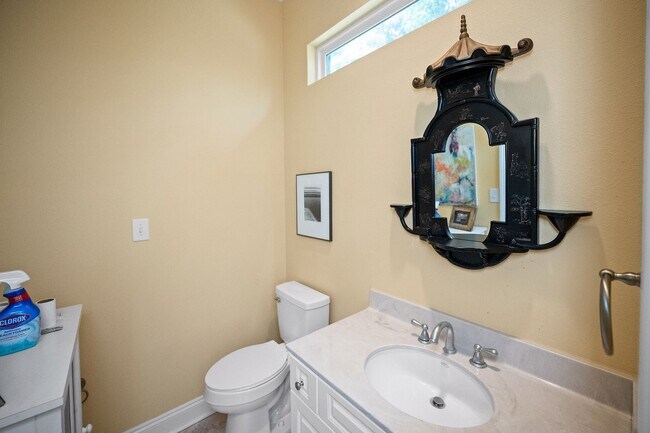 Building Photo - 632 Magnolia Cir