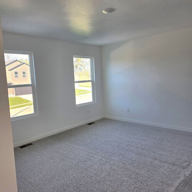 Building Photo - Brand New 4 Bedroom Home