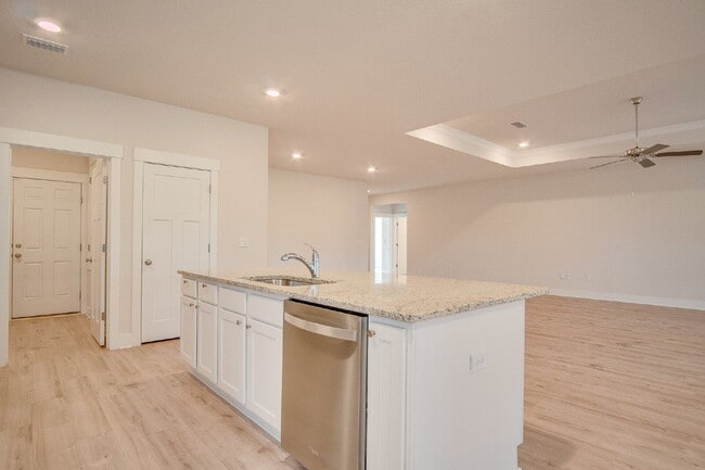 Building Photo - Deer Run 4BR/3BA Home – Solar, Community Pool & ½ Deposit for Active Military