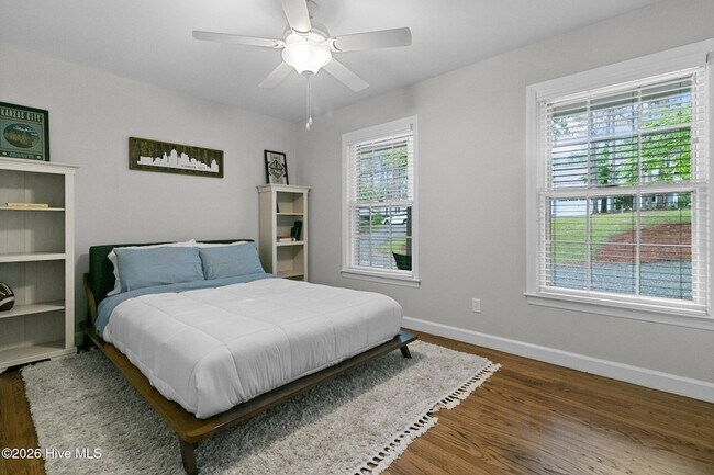 Building Photo - 450 Crestview Rd