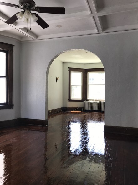 Building Photo - 639 Morris St