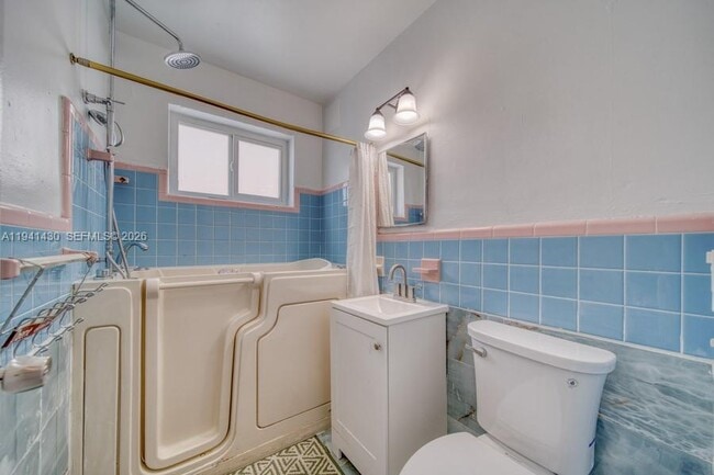 Building Photo - 12220 NE Miami Pl