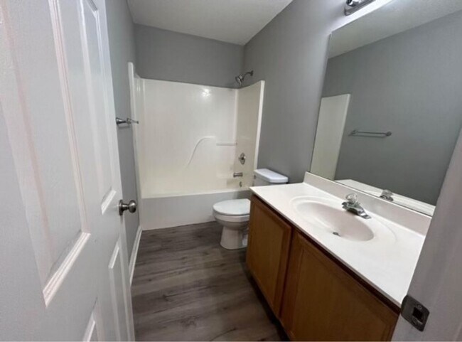 Building Photo - 707 Stillwater Dr