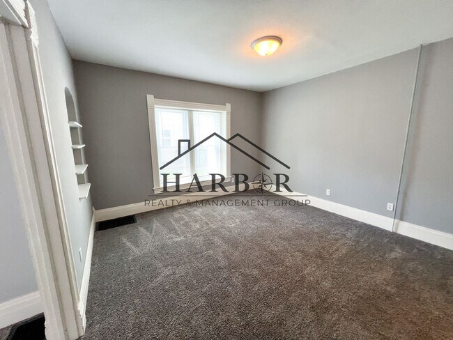 Building Photo - Large Renovated Studio- SPECIAL! First Month Rent Free