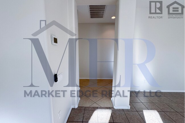 Building Photo - 3Bed/2Bath Home at Cotton Ln/Greenway Rd! $399 MOVE-IN SPECIAL! Ready for Immediate Move-In!