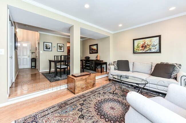 Building Photo - 2911-D S Woodstock St