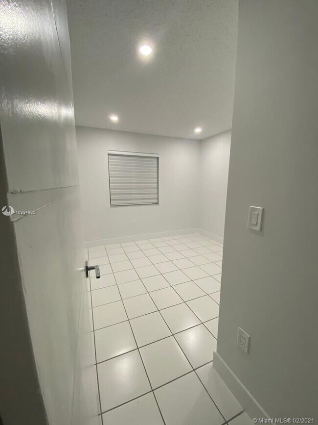 Building Photo - 312 NW 114th Ave