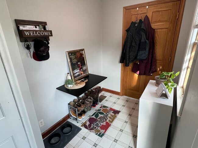 backdoor entryway-2 - 1314 Lincoln Way