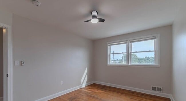 Building Photo - 3 Bedroom Home 21206