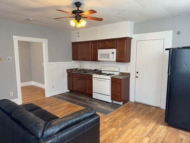 Building Photo - 148 Maxfield St