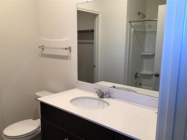 Building Photo - 900 Piney Cove