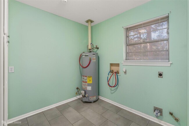 Building Photo - 9346 Shartel Dr