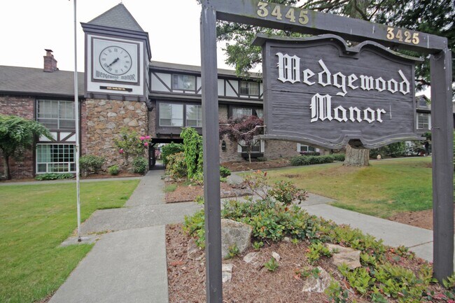 Building Photo - Three Blocks from the Light Rail