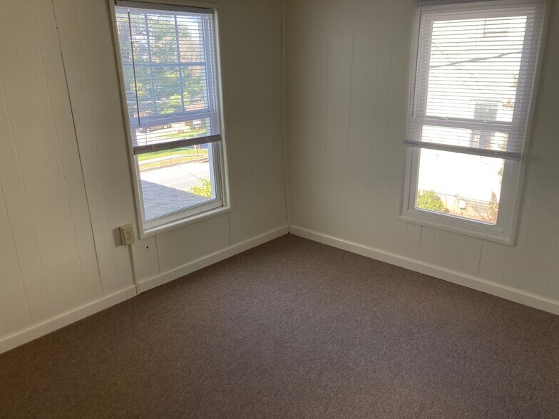 Building Photo - 1211 W Mountain Ave