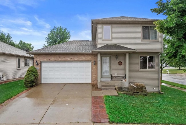 Building Photo - 562 Lexington Dr