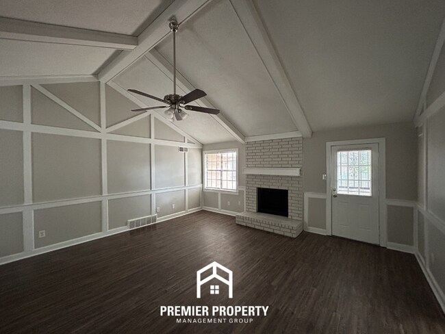Building Photo - Charming 3 Bedroom Rental on Palgrave Lane - Open Kitchen & Fenced Yard