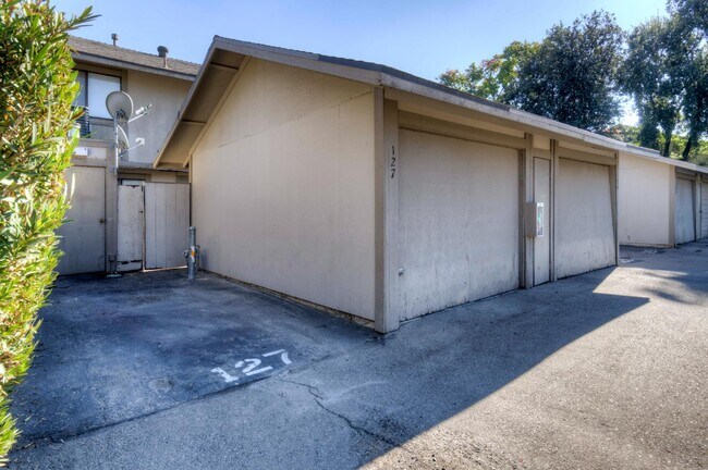 Building Photo - 4676 E Alamos Ave