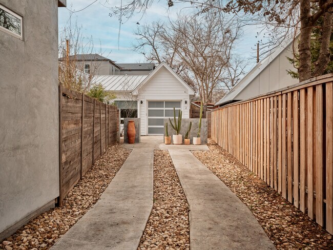 Building Photo - 910 Gullett St