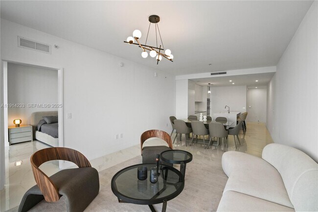 Building Photo - 700 NE 24th St